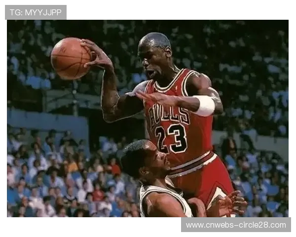 朗斯更衣室战术板曝光：防守站位细节披露